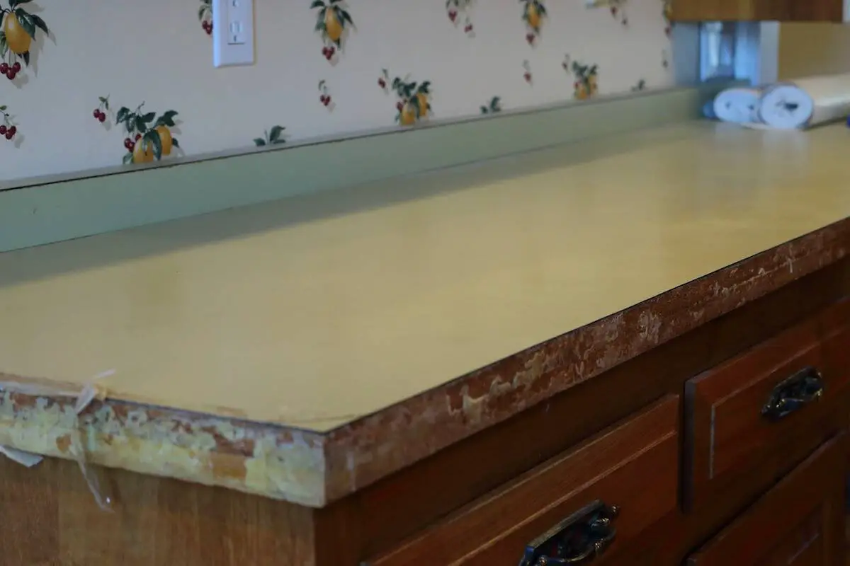 1970's avocado green plastic laminate countertops before kitchen makeover