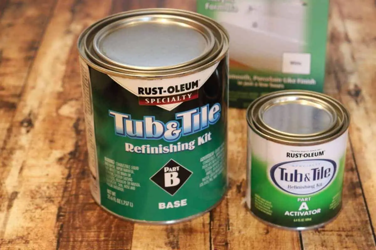 Photo Rust-oleum Tub & Tile Refinishing kit cans