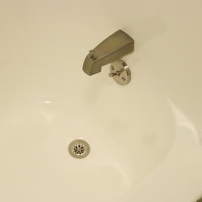 Bathtub Refinishing – How To Update Your Awful Tub Easily and Quickly the Right Way