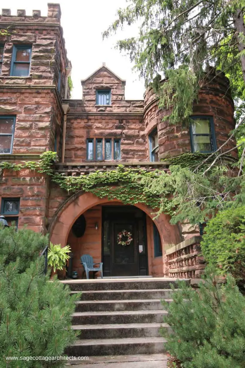 Like most Richardsonian Romanesque homes, this home has an arched entry porch