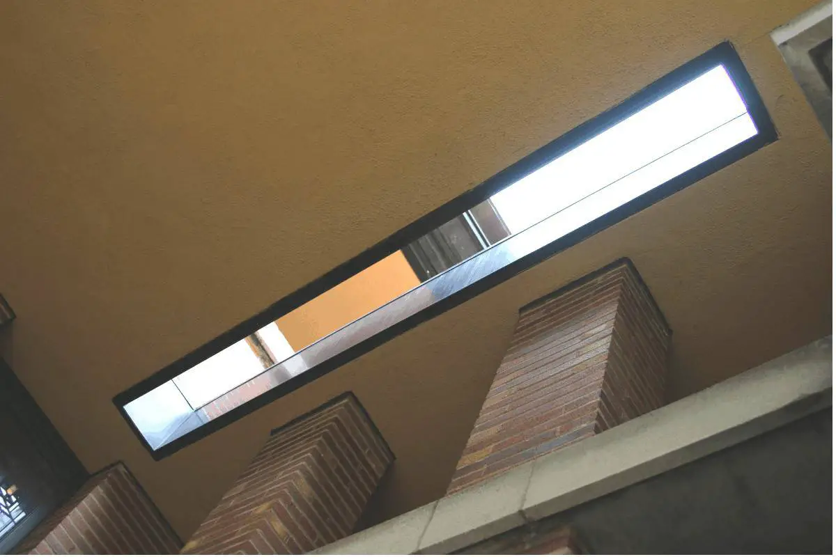 Long rectangular exterior skylight in cream stucco ceiling at the Robie House.