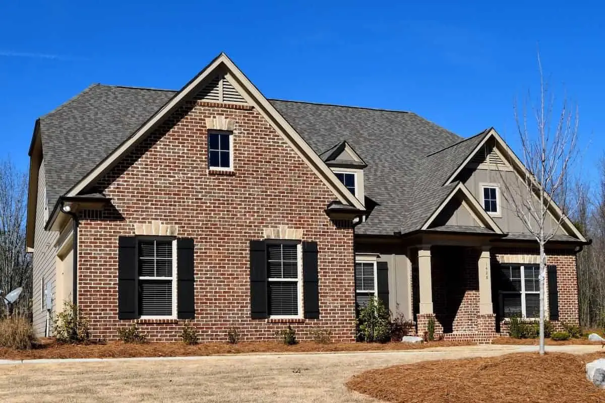 Photo of red brick home with correct attic ventilation.
