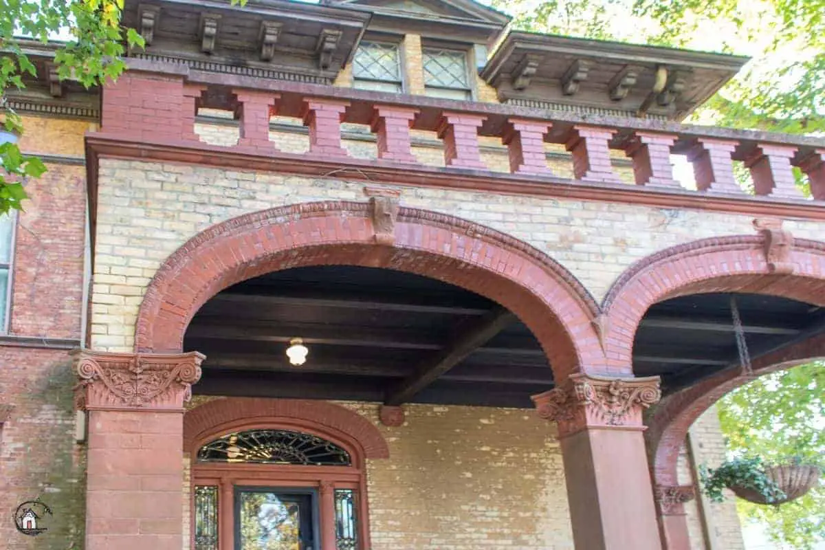 Photo of the entry porch to the Vrooman Mansion with red brick arches.