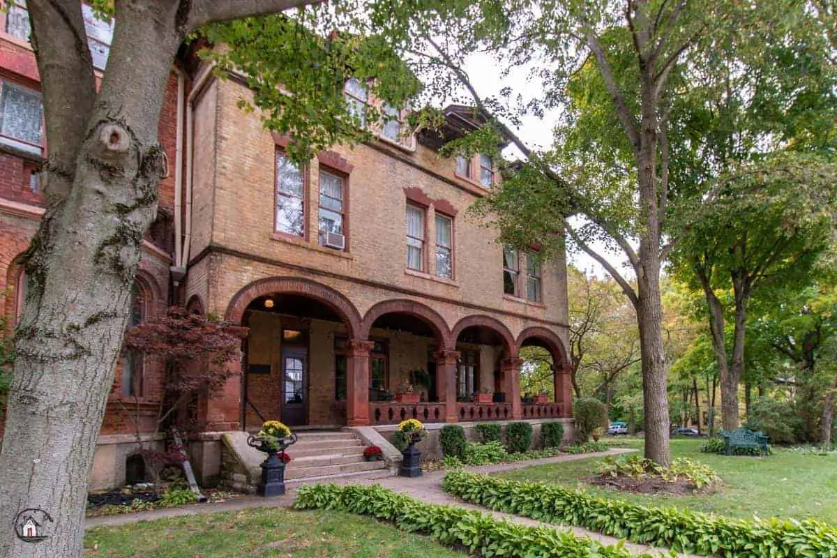 Photo of the porch arcade on the Vrooman Mansion. 