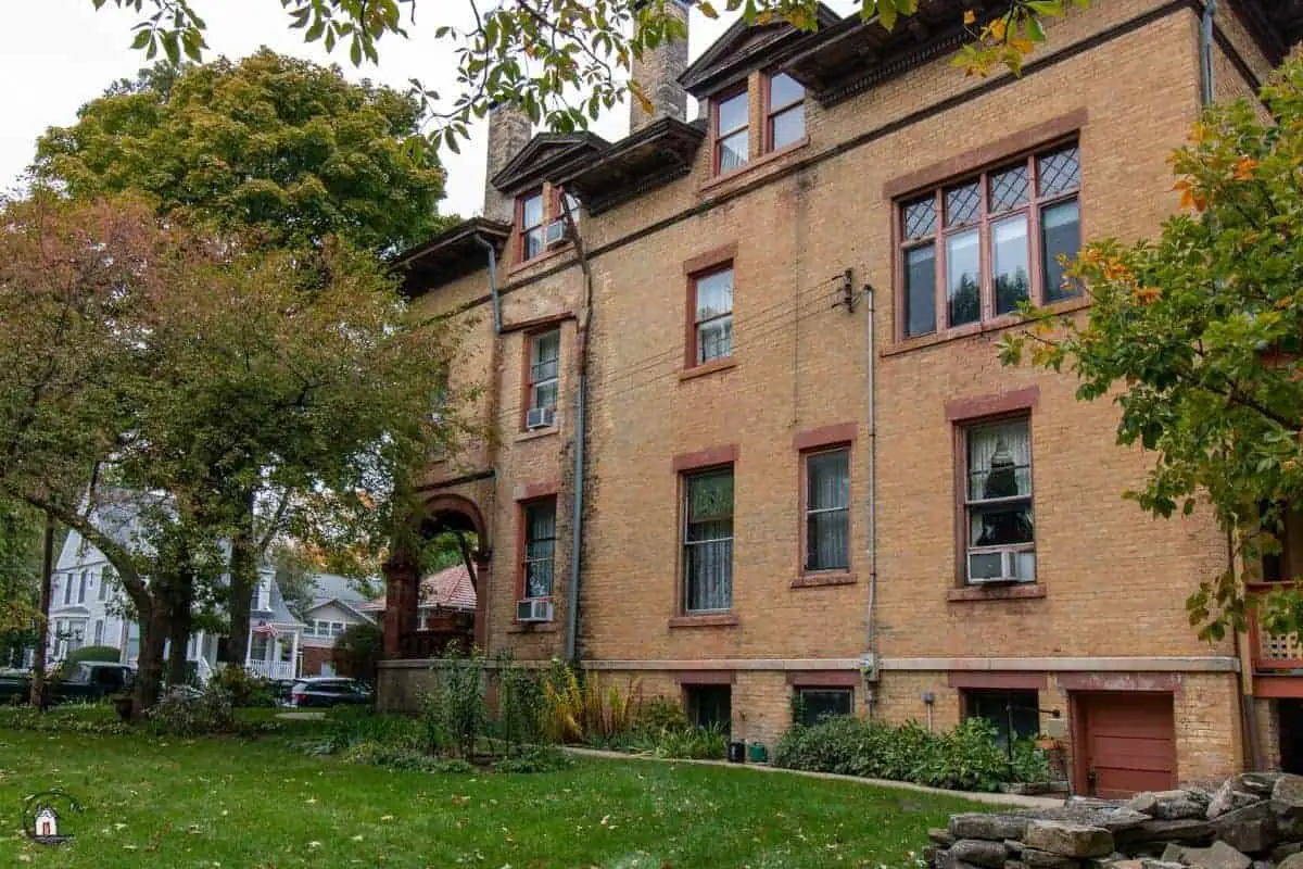 Photo of south elevation of the Vrooman Mansion.