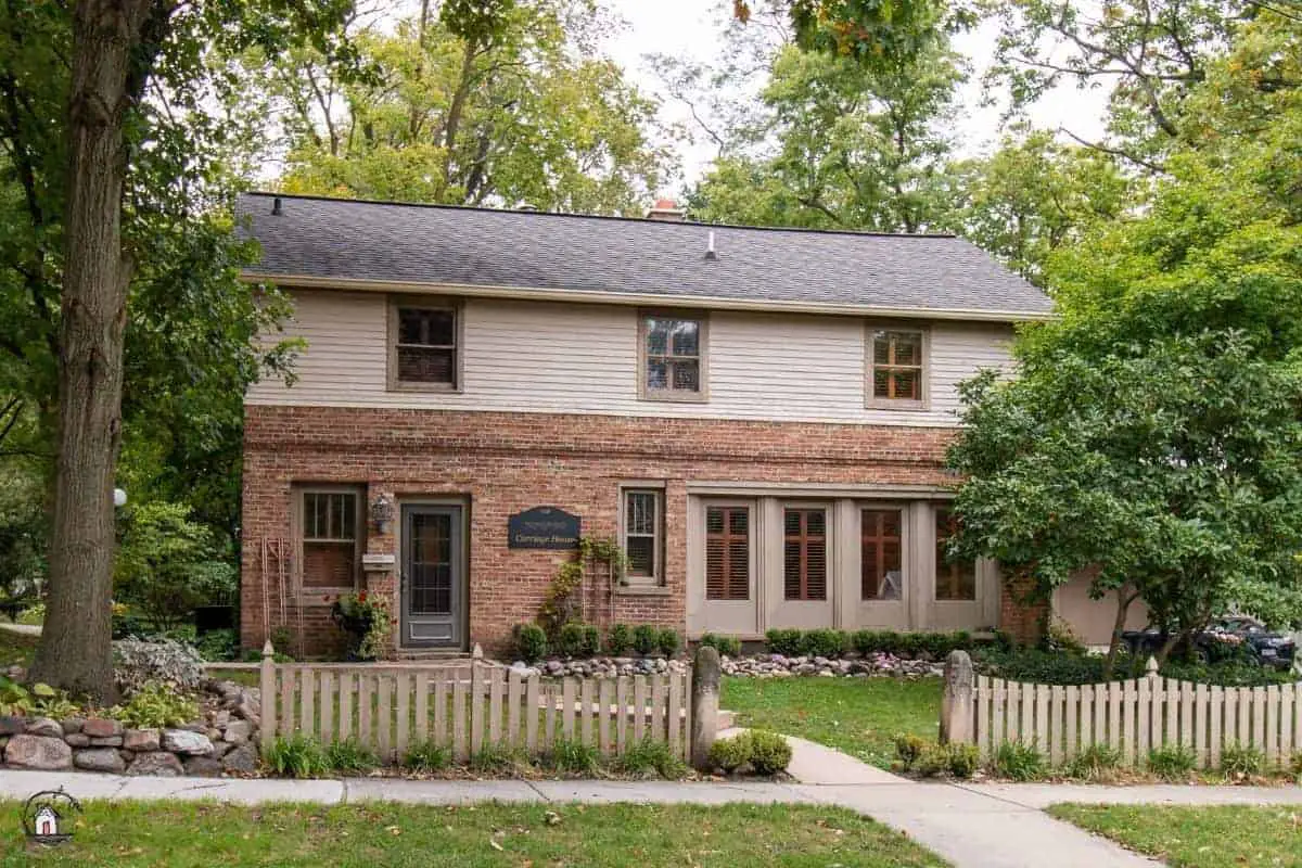 Photo of the Carriage House at the Vrooman Mansion. 