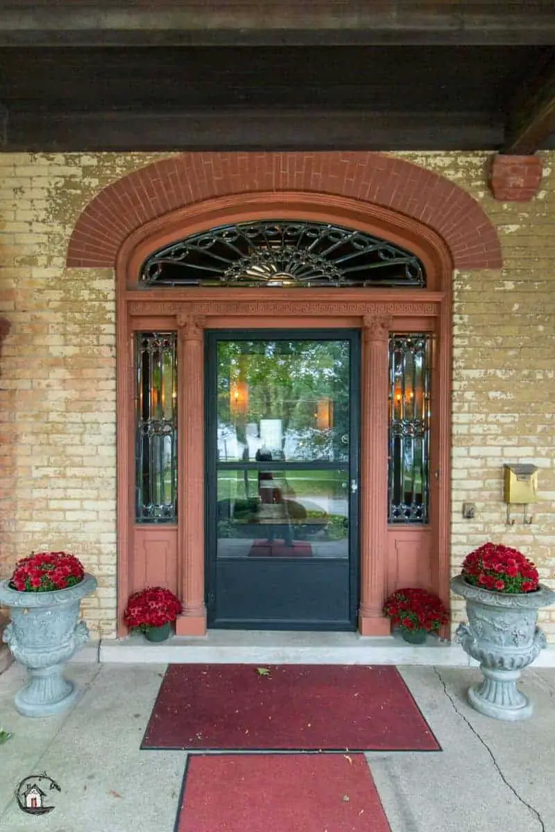 Photo of entrance to the Vrooman Mansion, with glass door and leaded glass sidelights and arched transom. 