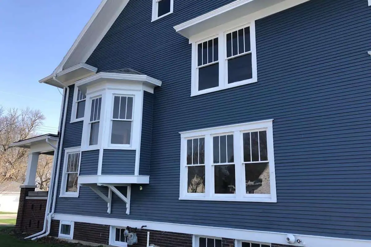 Photo of bay window on an American Foursquare home.