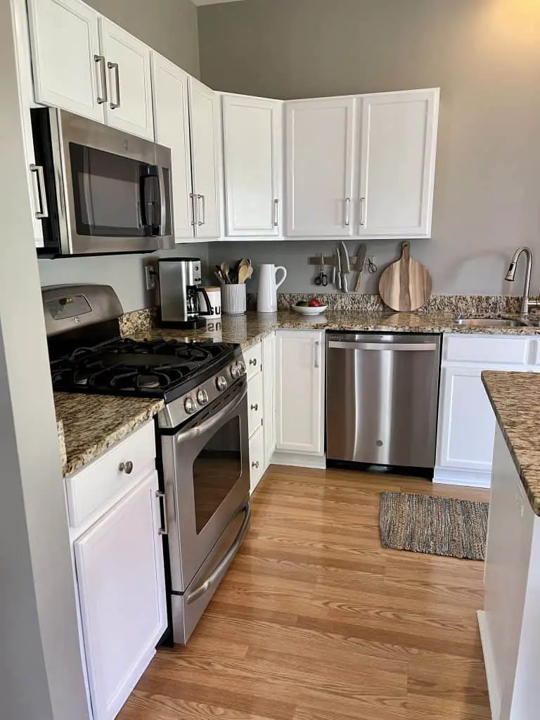 How to Paint Kitchen Cabinets that are Stained 33 How to Paint Kitchen Cabinets that are Stained 9